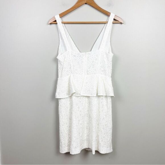 Trina Turk Peplum Embroidered Daisy White V-Neck Sleeveless Dress Size 10 - Picture 4 of 6
